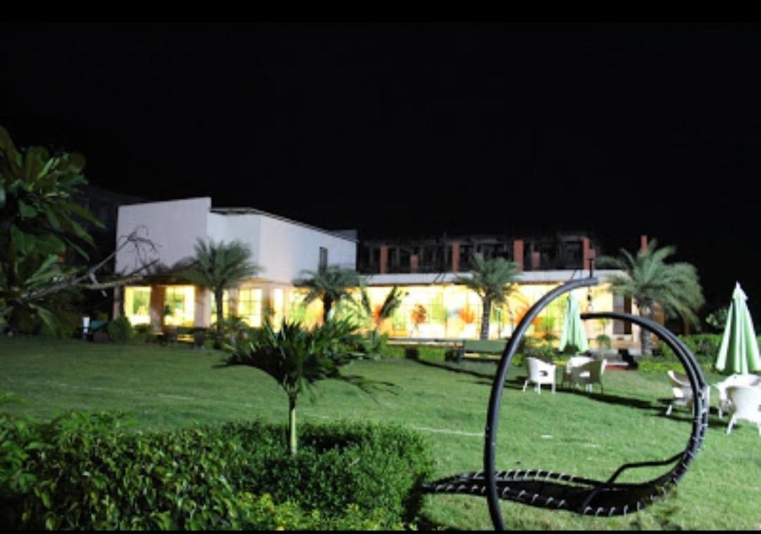 Strawberry Hills Saputara Hotel Exterior foto